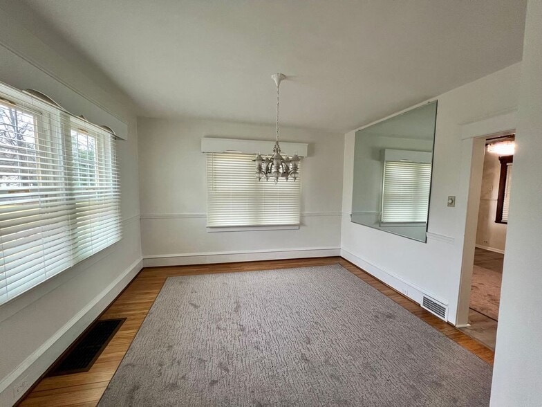 Building Photo - 222 Berlin Rd N