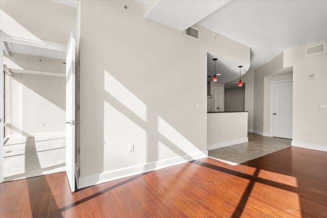 Building Photo - 101 S Eola Dr