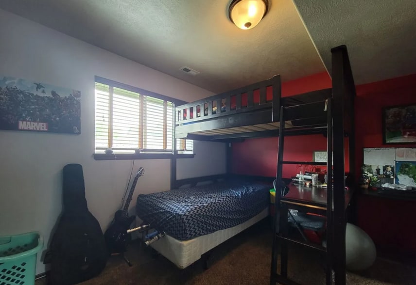 Building Photo - 8016 W Vista Park St