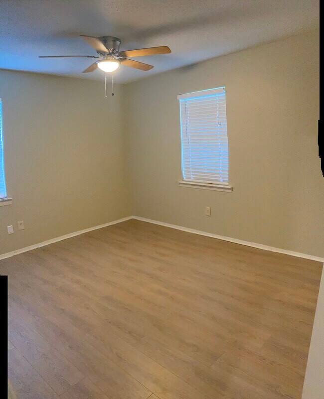 Building Photo - 1725 Pecan Park Dr