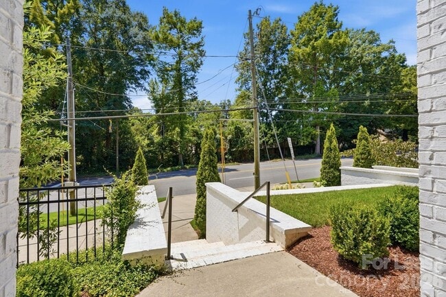Building Photo - 2428 Runnymede Ln