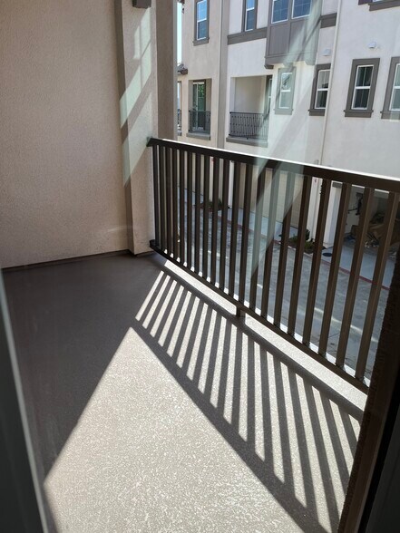 Building Photo - 28019 Oakdale Dr