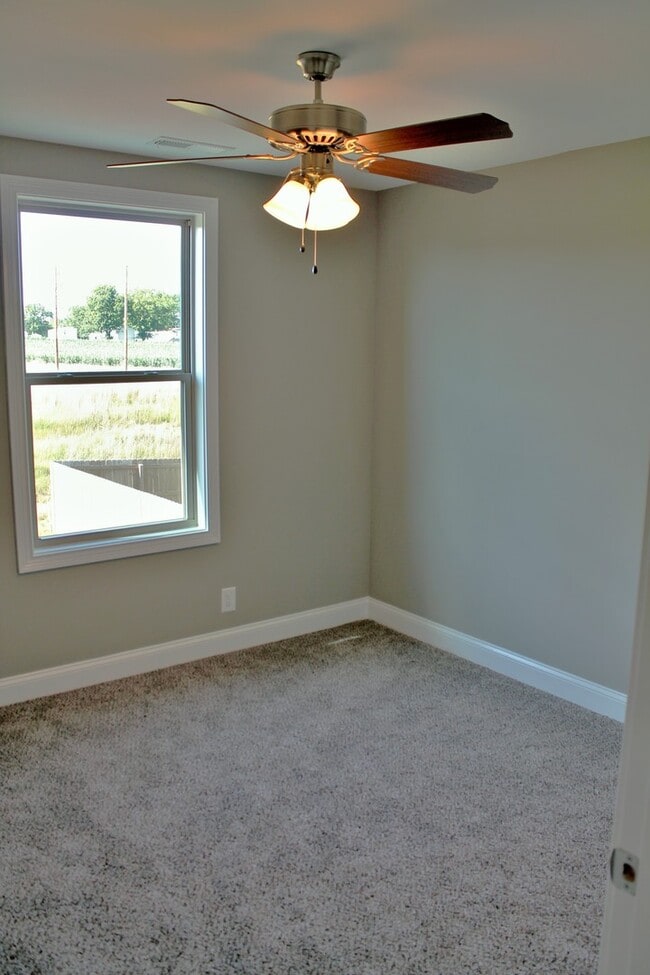Building Photo - 254 Azalea Dr