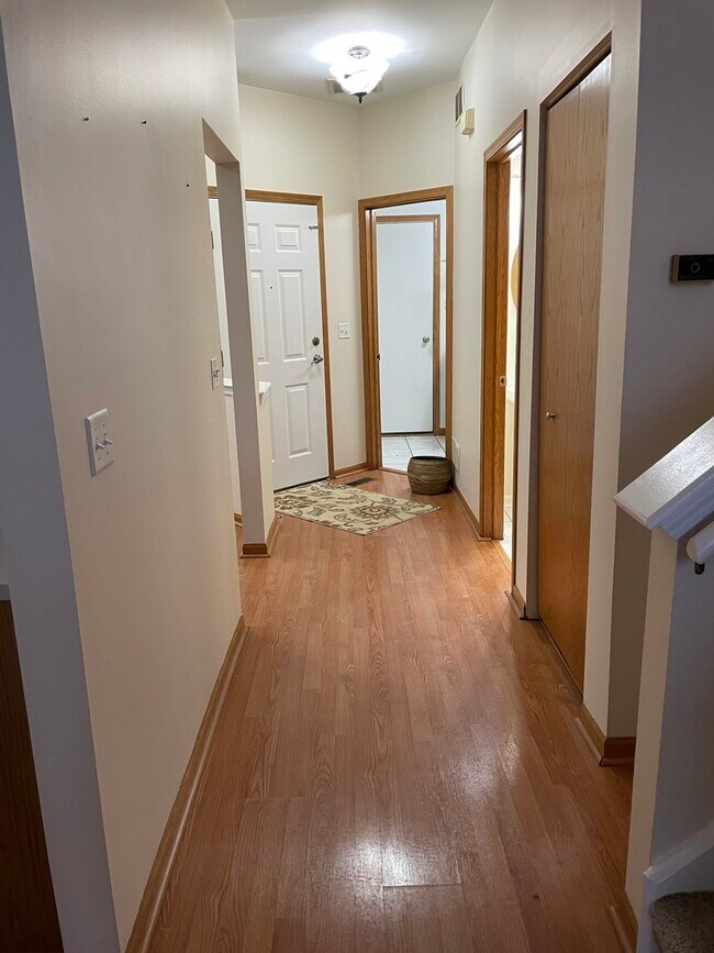 Building Photo - 113 N Barton Trail