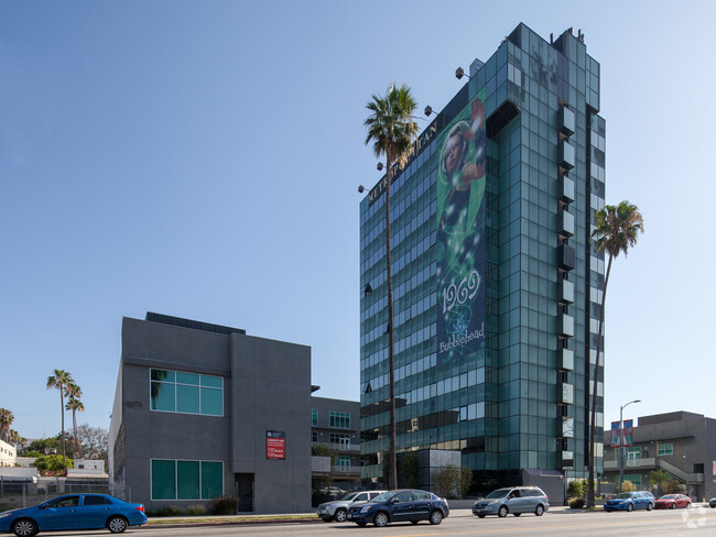 Building Photo - Metropolitan Hollywood