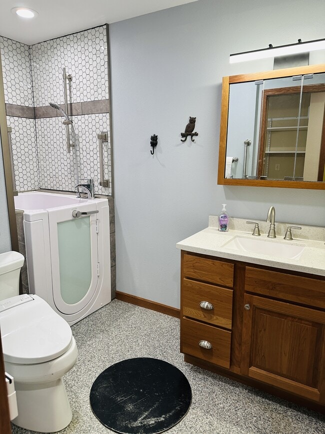 Building Photo - 8102 N Scheider Rd