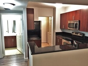 Building Photo - 4905 Midtown Ln