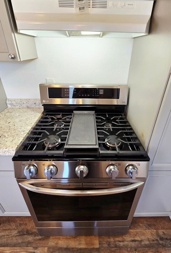 Building Photo - Cozy 3 Bedroom 1.5 Bathroom Near The Natio...