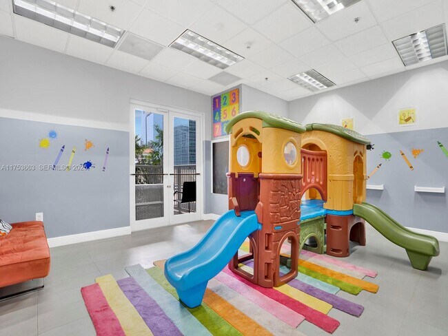 Building Photo - 1200 Brickell Bay Dr