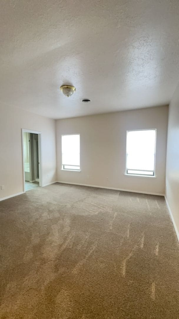 Building Photo - Beautiful 3 Bedroom Home 87402