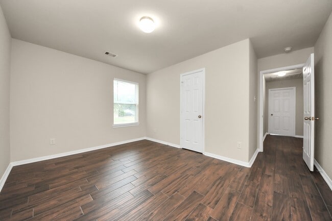 Building Photo - 6802 Level Pond Ln