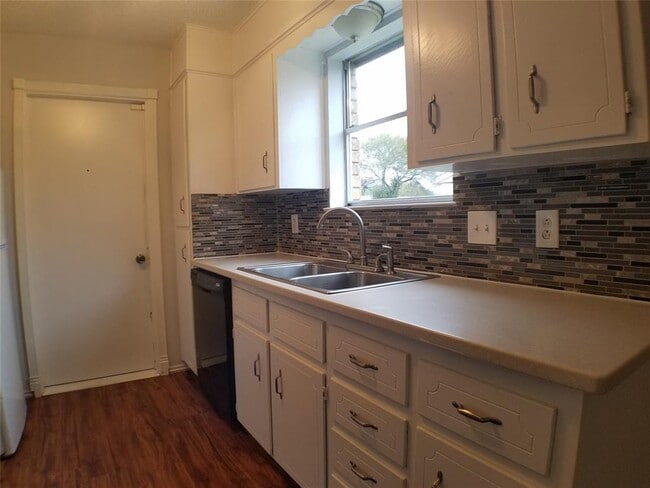 Building Photo - 1806 Stardust St