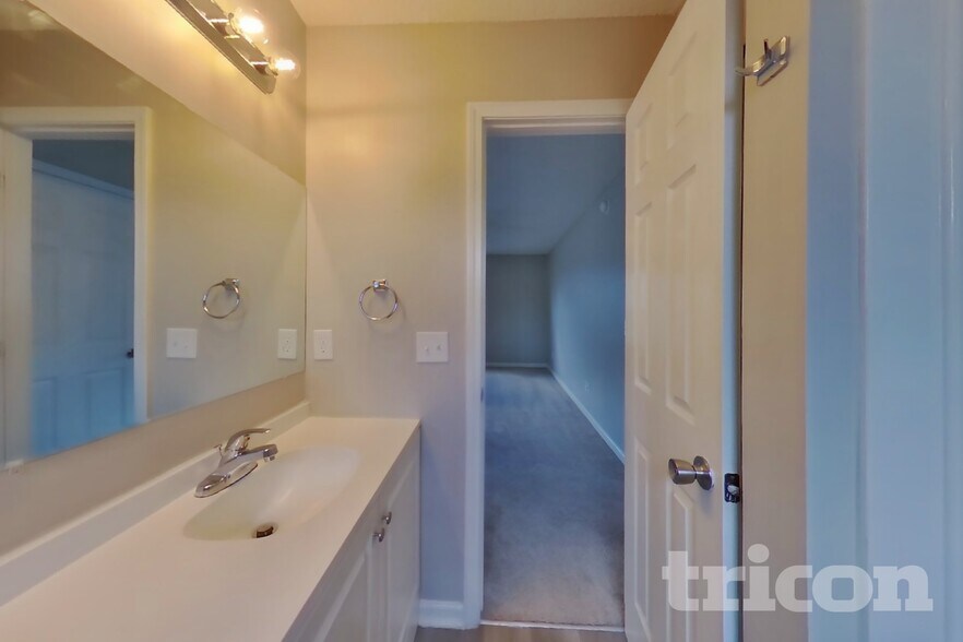 Building Photo - 131 Quiet Grove Dr