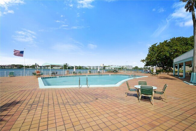 Building Photo - 18601 NE 14th Ave