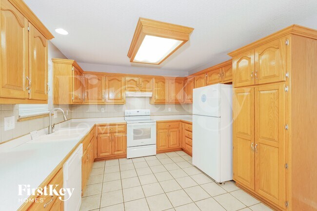 Building Photo - 208 S Darrowby Dr