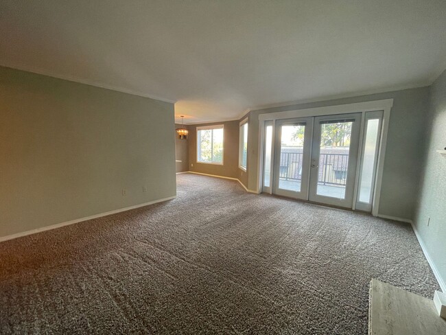 Building Photo - 2 BED 2 BATH SOUTHRIDGE CONDO