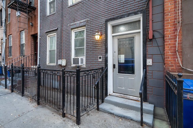 Building Photo - 162 Steuben St