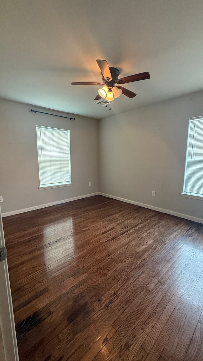 Building Photo - Newly renovated 3 bedroom 2 bath home centrally located!