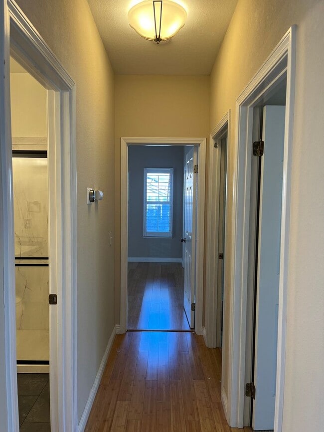 Building Photo - Spacious 3 Bedroom, 2-bathroom Beautiful H...