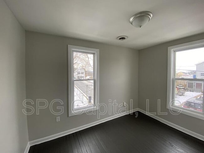 Building Photo - 111 Middle St