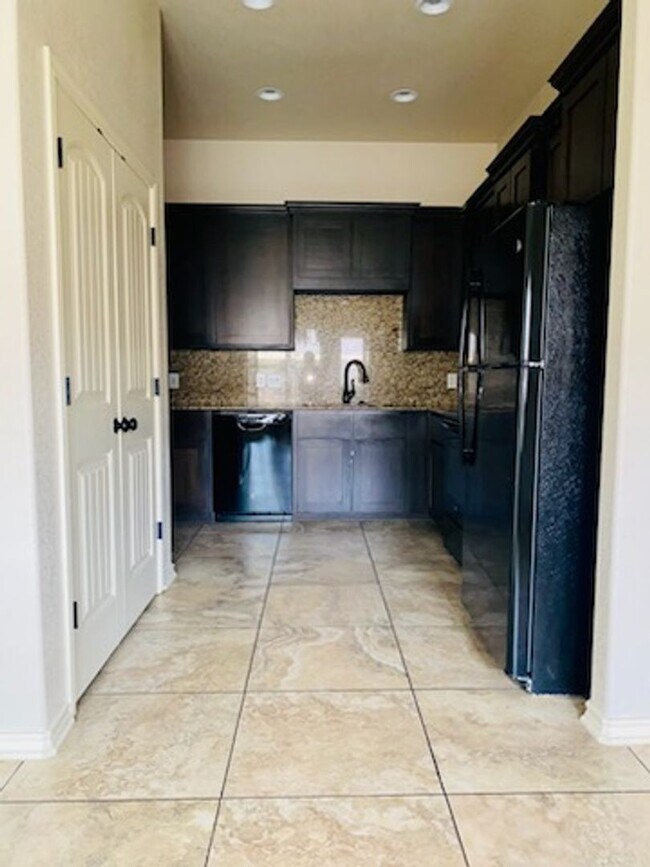 Building Photo - 5909 Cactus Flower