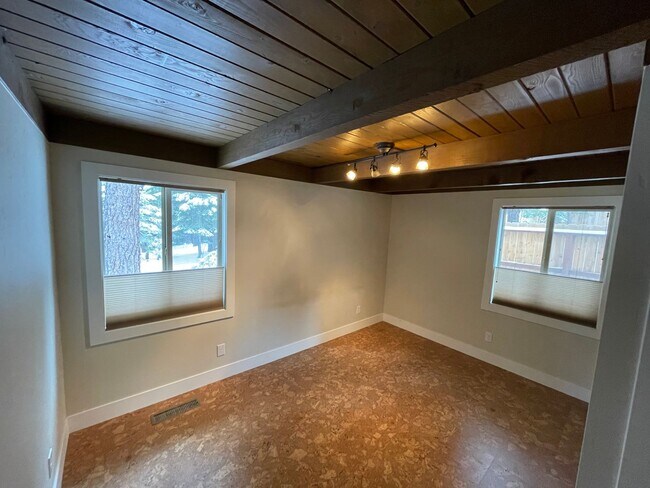 Building Photo - 680 Taylor Way