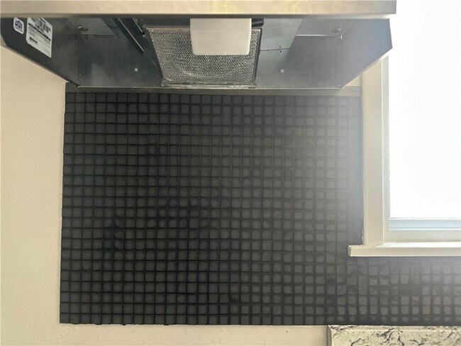 Building Photo - 804 Main St