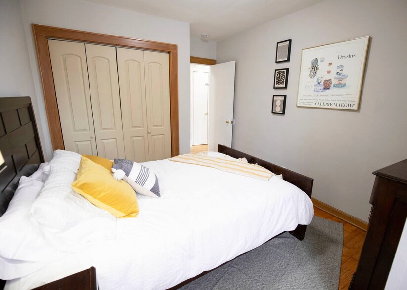 Building Photo - 1802 E Howard Ave