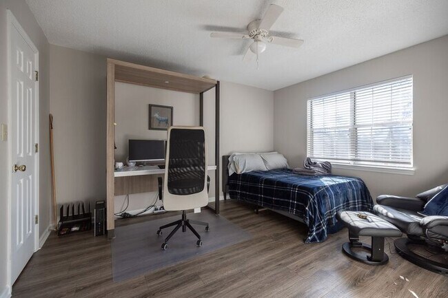 Building Photo - 2165 S Milledge Ave