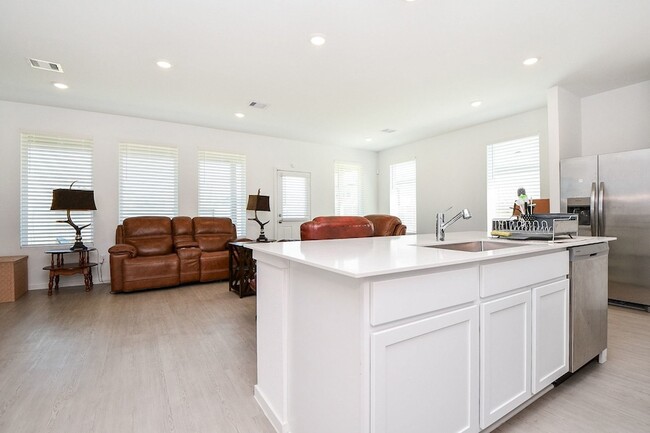 Building Photo - 26610 Coast Redwood Dr