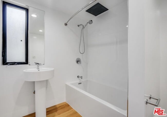 Building Photo - 3641 Greenwood Ave