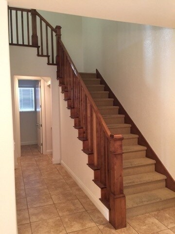 Building Photo - Manteca 4 Bedroom 1/2 bath 2 Car Garage ta...