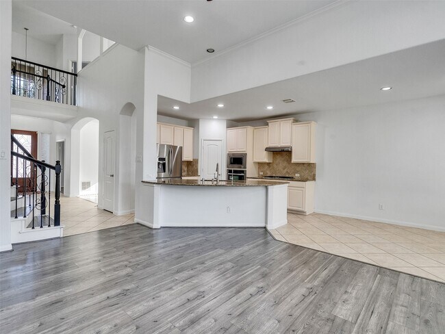Building Photo - 28655 Maple Red Dr