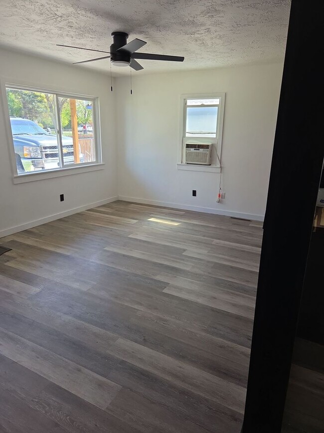 Building Photo - Newly Upgraded 2-Bedroom Home Available Now!