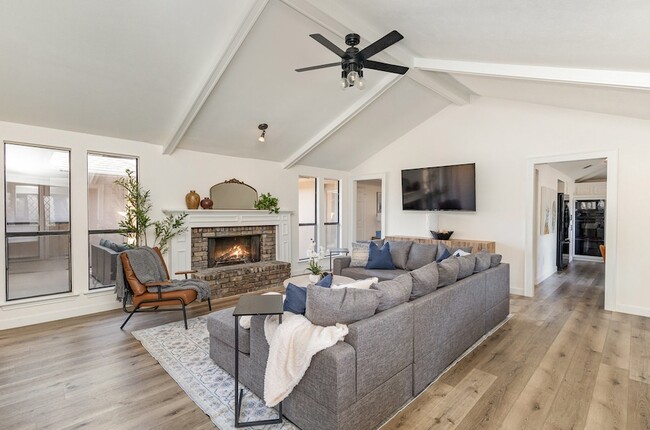 Building Photo - 803 Rush Creek Dr