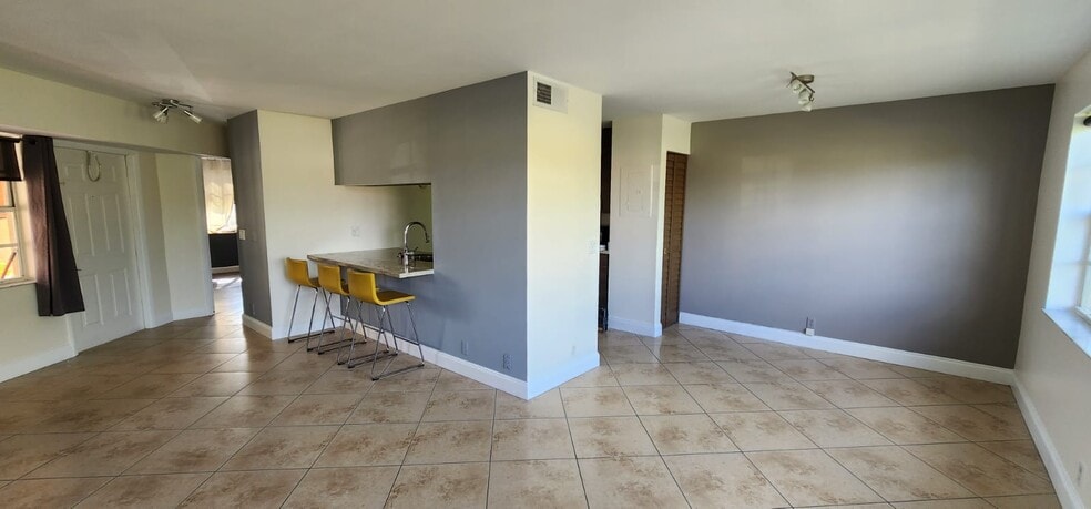 Building Photo - 8621 SW 5th St