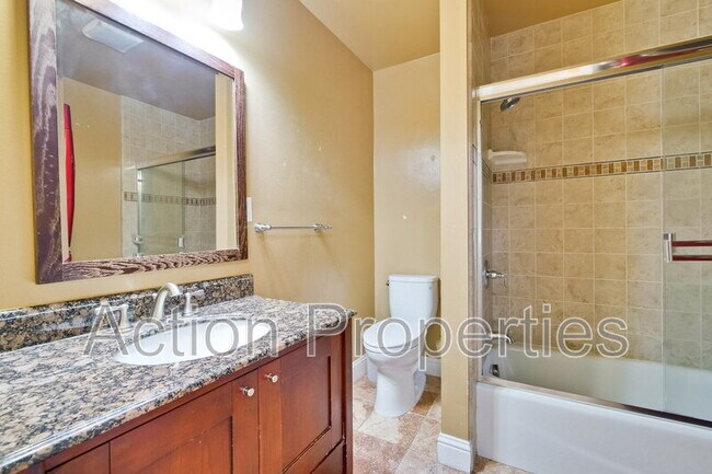 Building Photo - 649 Hollingsworth Dr