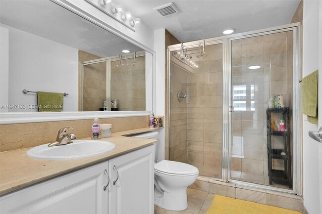 Building Photo - 1155 Brickell Bay Dr