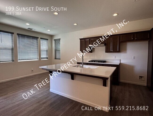 Building Photo - 199 Sunset Drive S