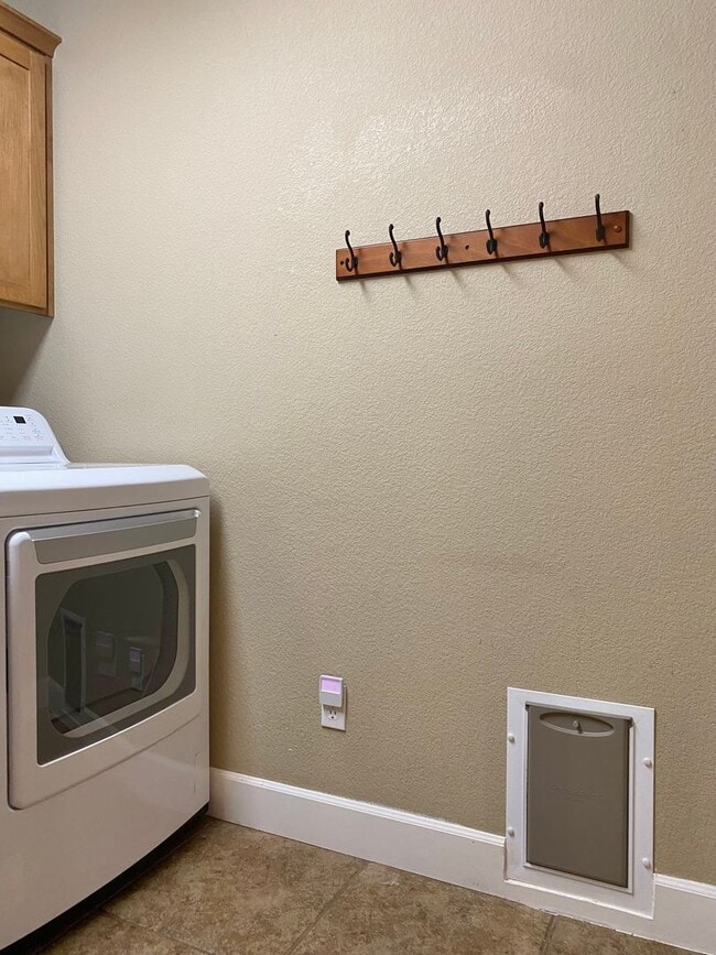 Building Photo - Northwest Crossing Gem! Bonus Office and Family Room