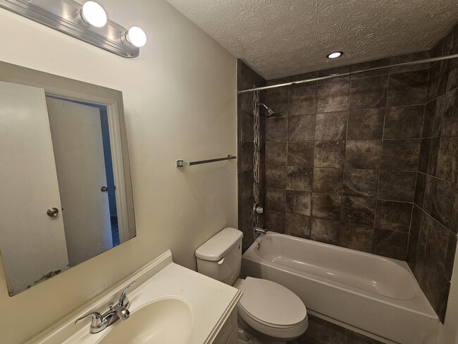 Building Photo - 9432 Lexington Cir