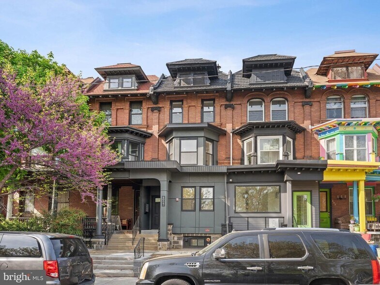 Building Photo - 4927 Catharine St