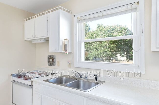 Building Photo - 726 Sunnywood Rd