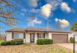 Building Photo - 542 Woods Crossing Dr