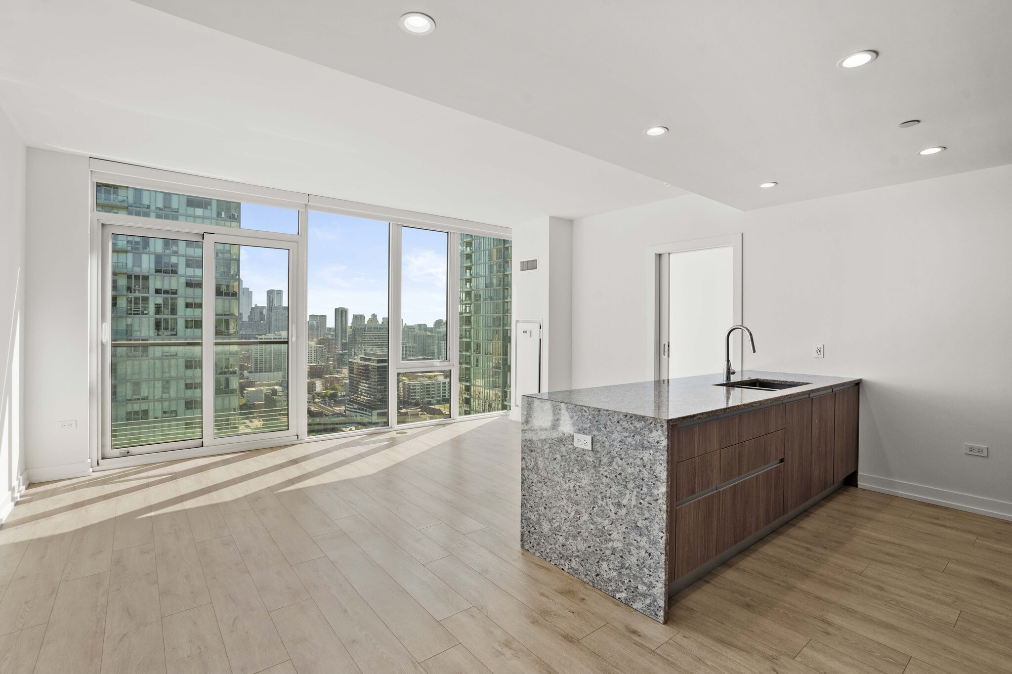 Building Photo - 1137 N Wells St