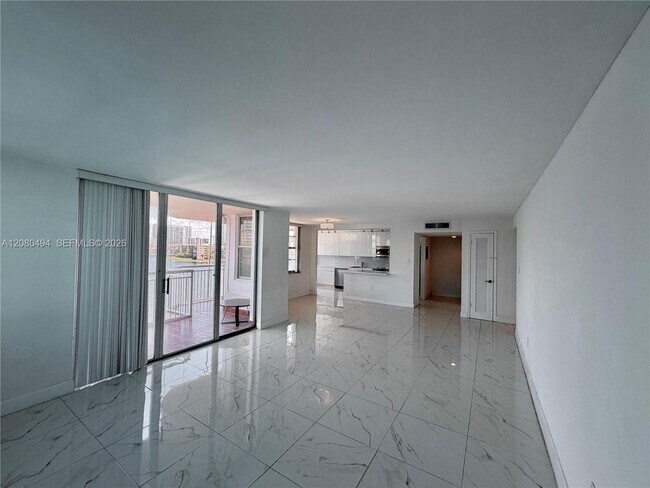 Building Photo - 18081 Biscayne Blvd