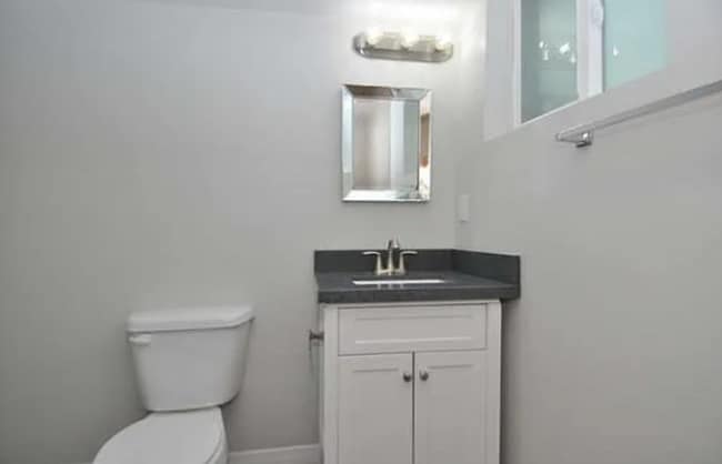Building Photo - 4 Bedroom/ 2 Bathroom house in Midvale