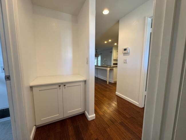 Building Photo - Stunning 4 Bedroom with 3 Bathroom Home in...