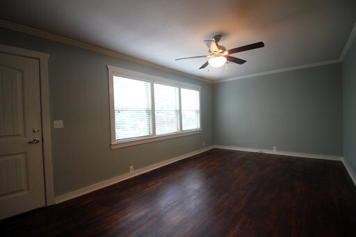 Building Photo - 3 Bedroom 2 Bath Single Family Home, Walki...