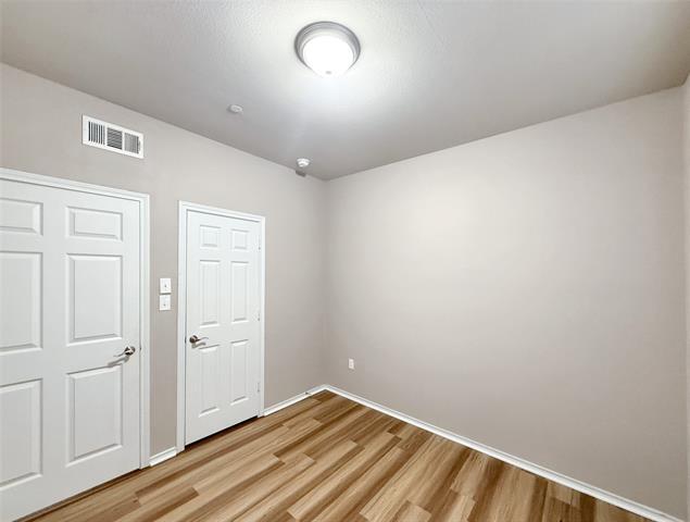 Building Photo - 512 E Hazelwood St